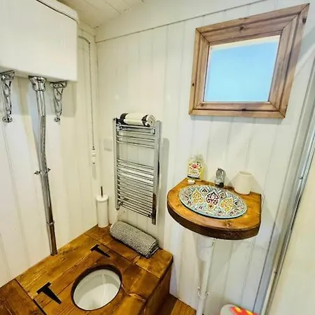 Chalet The Hideaway - Shepherds Hut In Cumbria *