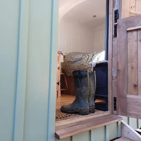 The Hideaway - Shepherds Hut In Cumbria *